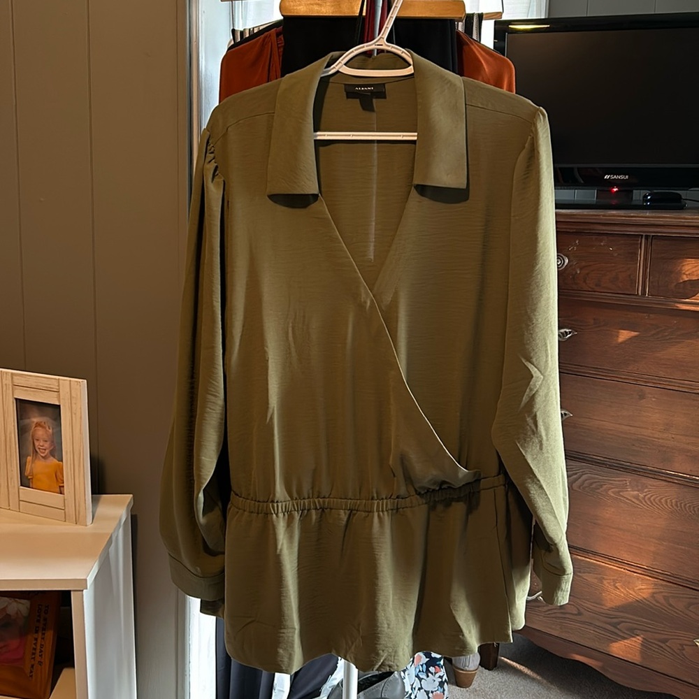 Olive green top, never worn, size 3X